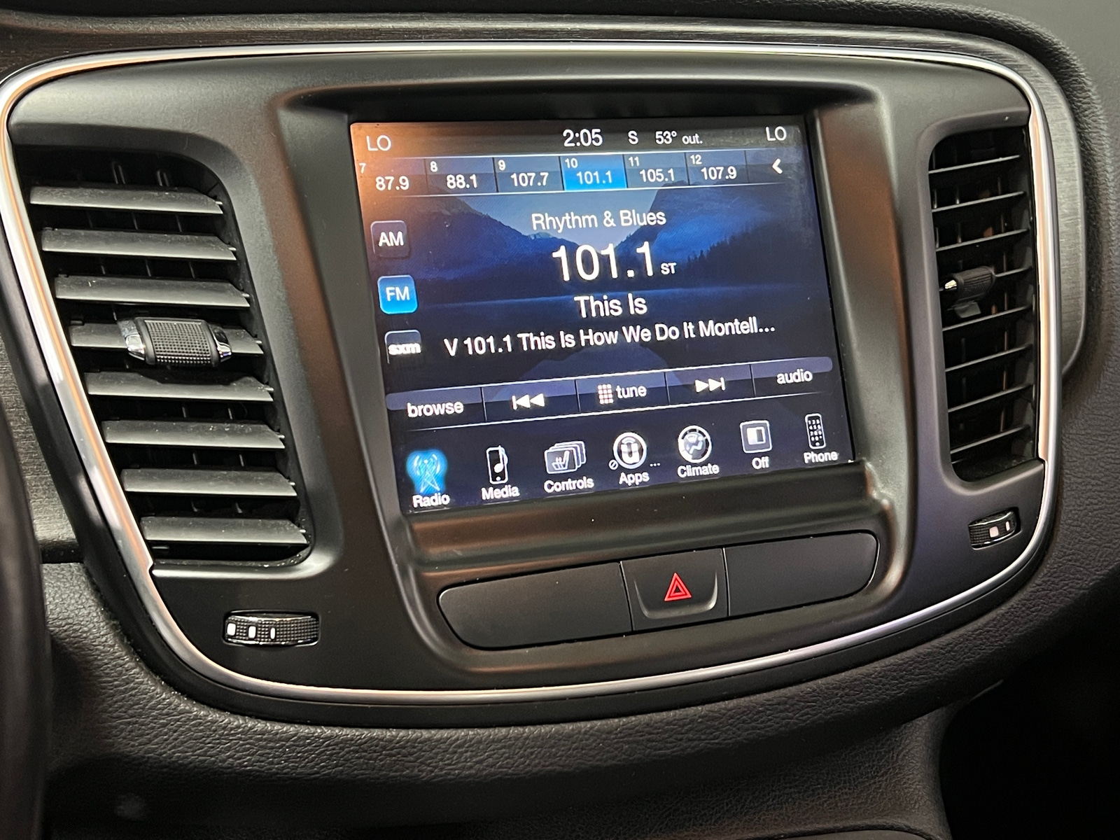 Thumbnail: 2016 Chrysler 200 - 3