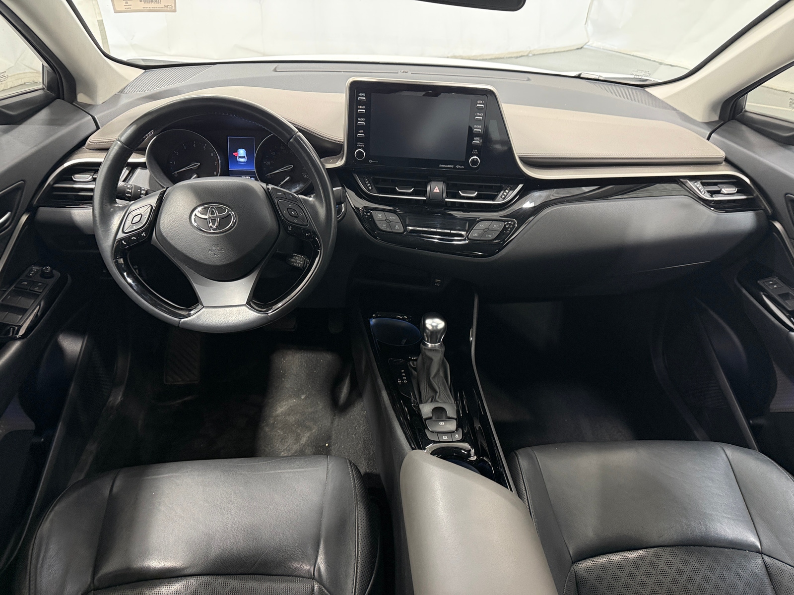 Thumbnail: 2022 Toyota C-HR - 2