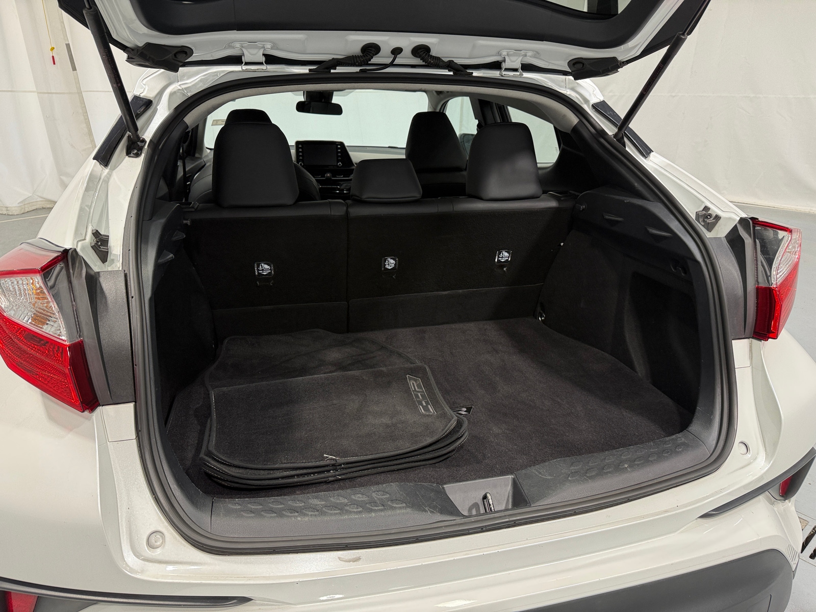 Thumbnail: 2022 Toyota C-HR - 6