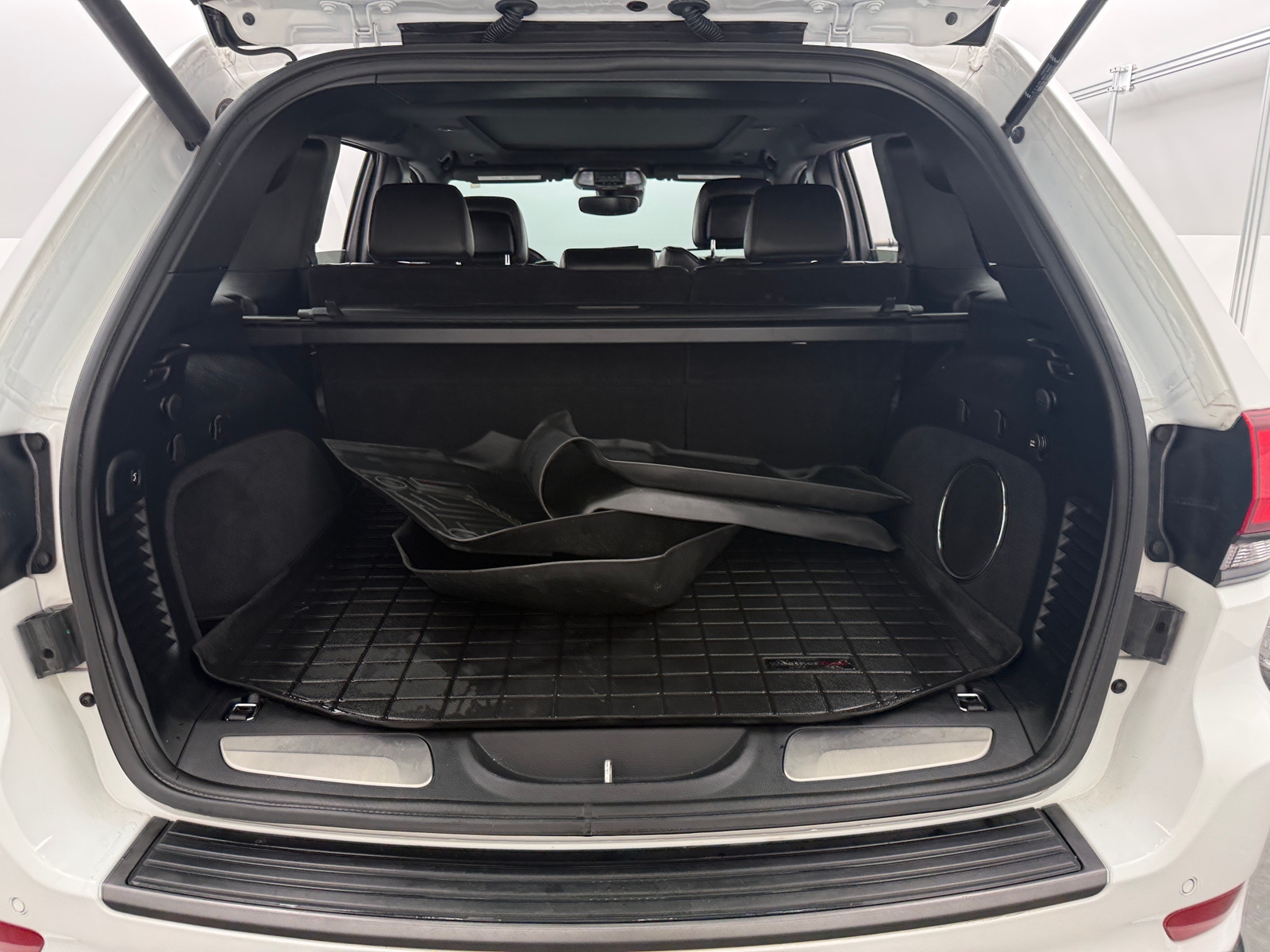 Thumbnail: 2020 Jeep Grand Cherokee - 6