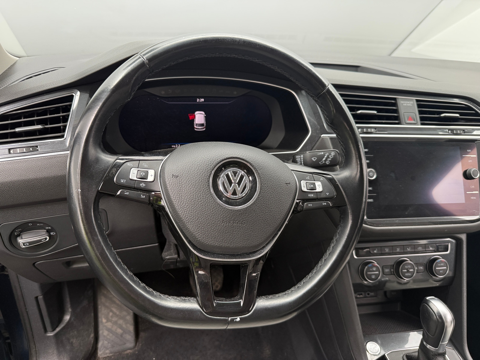 Thumbnail: 2019 Volkswagen Tiguan - 4