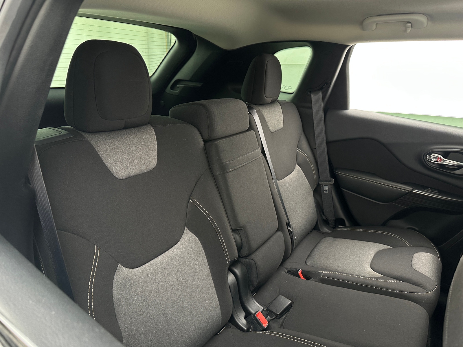 Thumbnail: 2016 Jeep Cherokee - 6