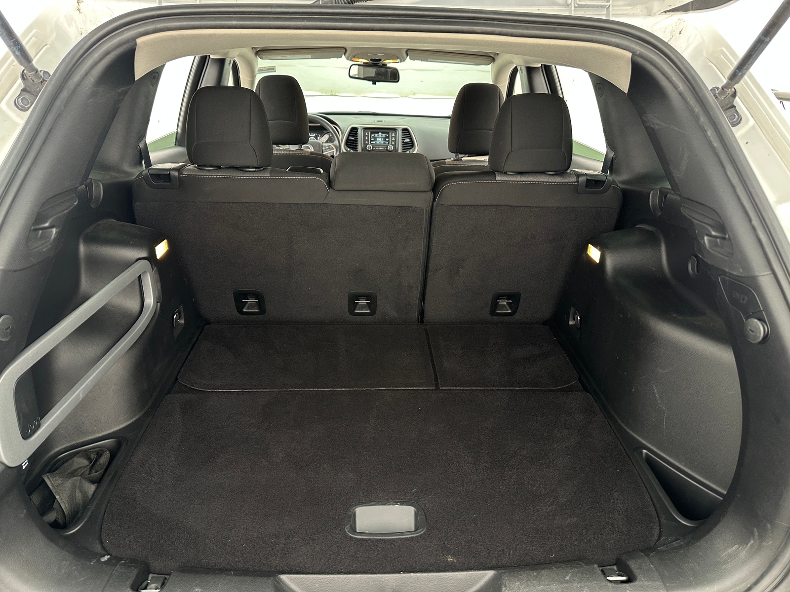 Thumbnail: 2016 Jeep Cherokee - 7