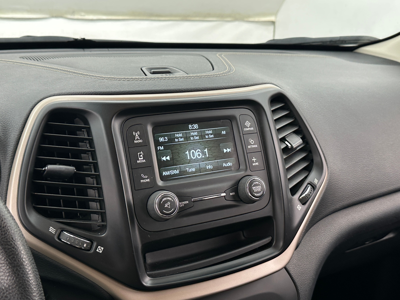 Thumbnail: 2016 Jeep Cherokee - 4