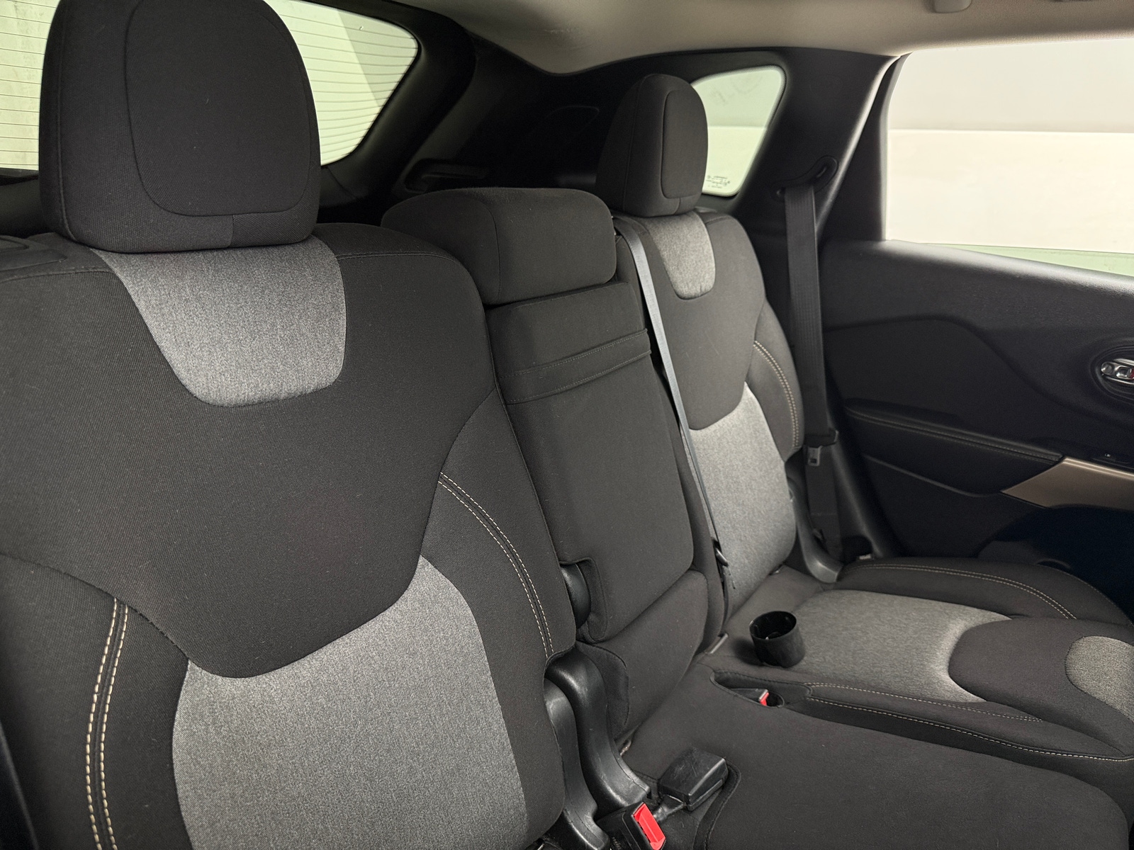 Thumbnail: 2018 Jeep Cherokee - 6