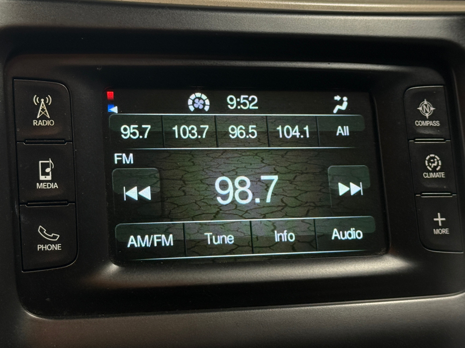 Thumbnail: 2018 Jeep Cherokee - 4