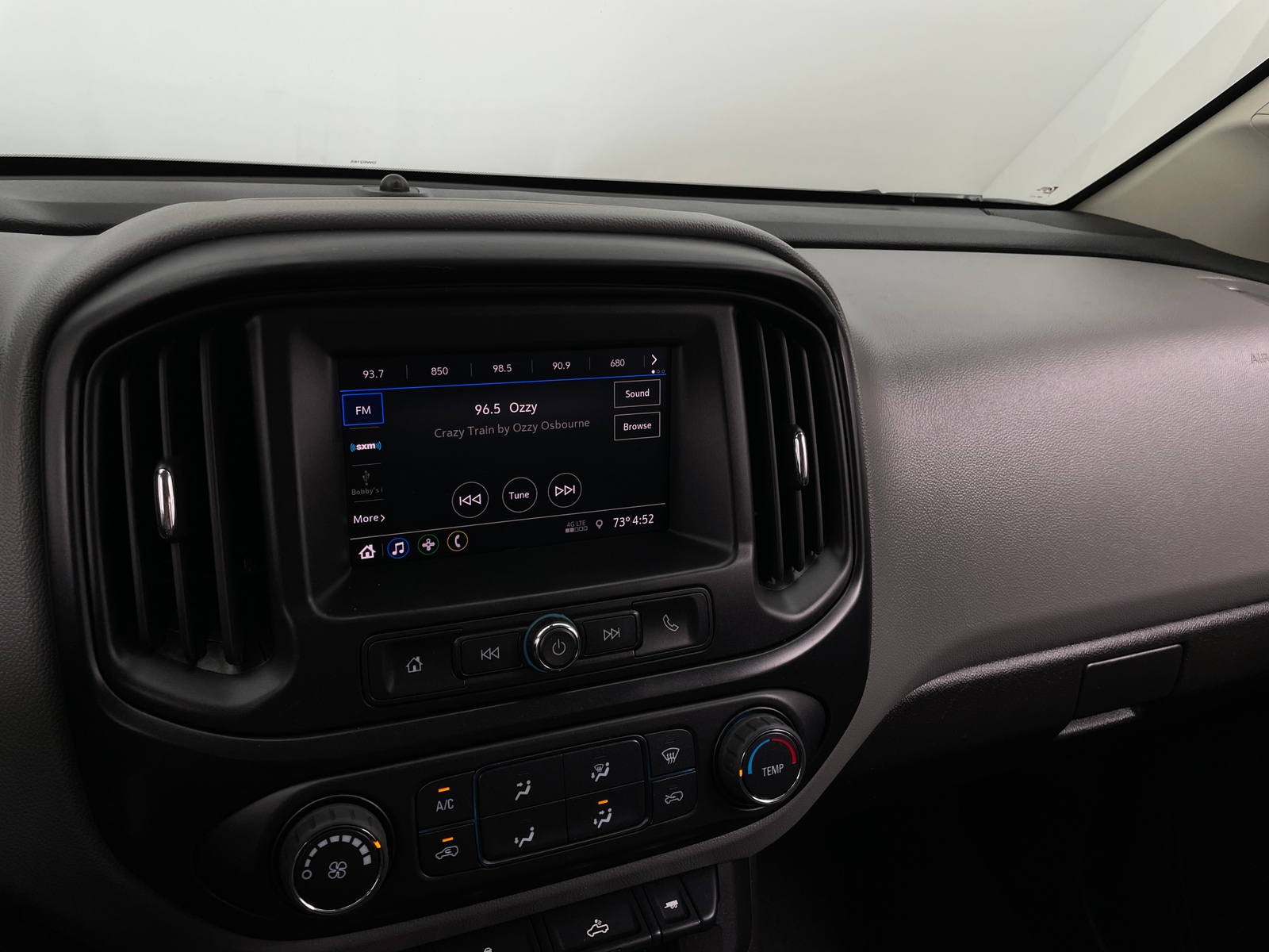 Thumbnail: 2022 Chevrolet Colorado - 4