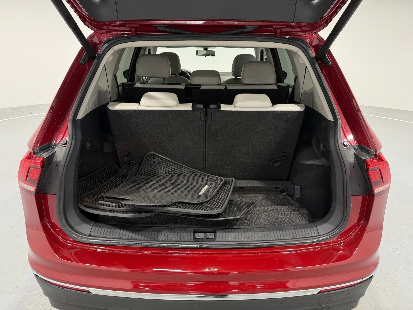 Thumbnail: 2018 Volkswagen Tiguan - 6