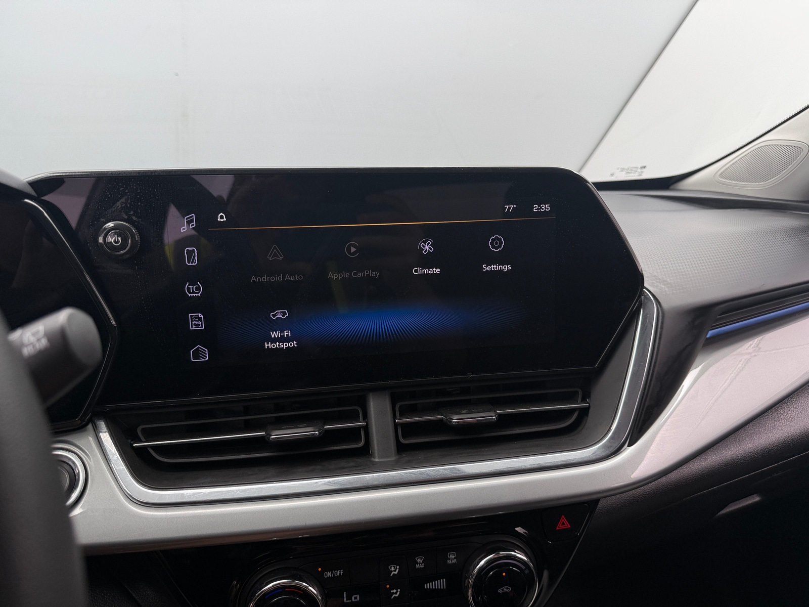 Thumbnail: 2025 Chevrolet Trax - 4