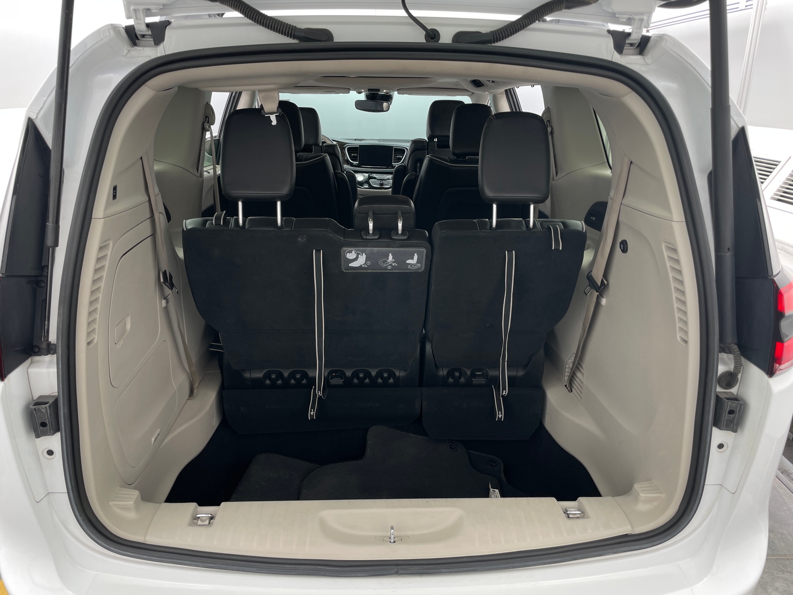 Thumbnail: 2021 Chrysler Pacifica - 6