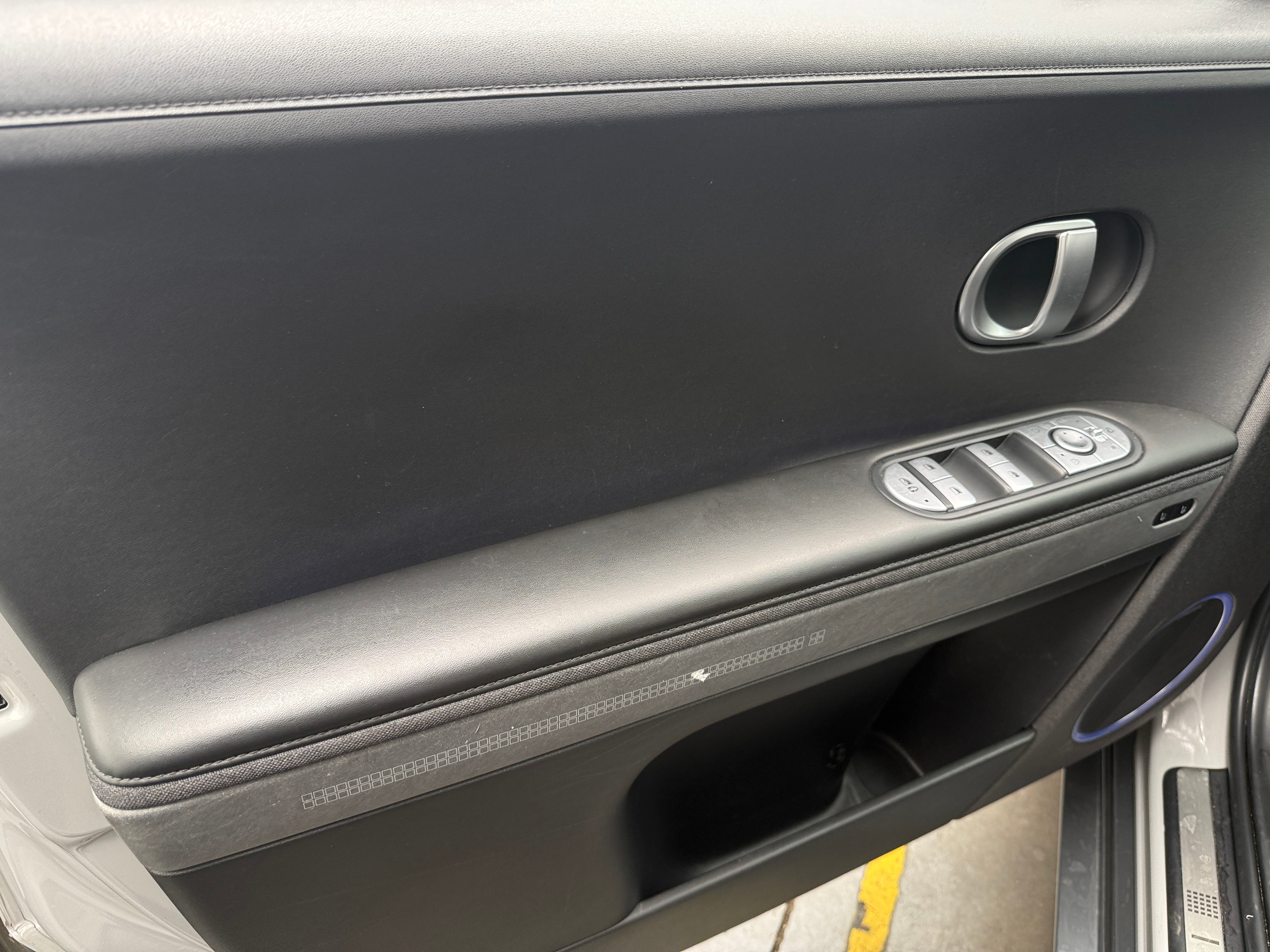 Used 2022 Hyundai IONIQ 5 Limited with VIN KM8KRDAF7NU107163 for sale in Oak Creek, WI