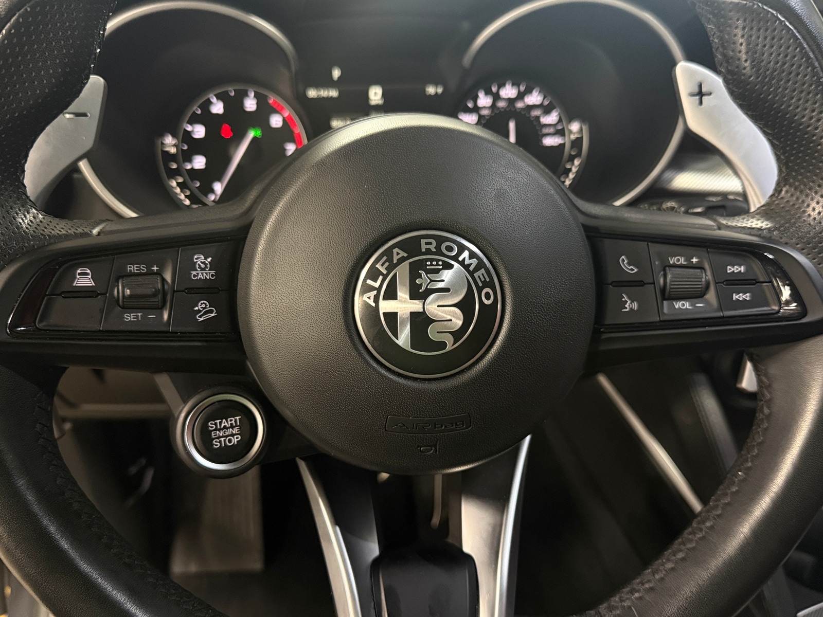 Thumbnail: 2023 Alfa Romeo Stelvio - 4