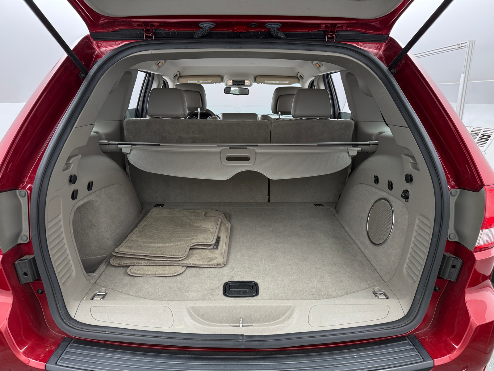 Thumbnail: 2011 Jeep Grand Cherokee - 6