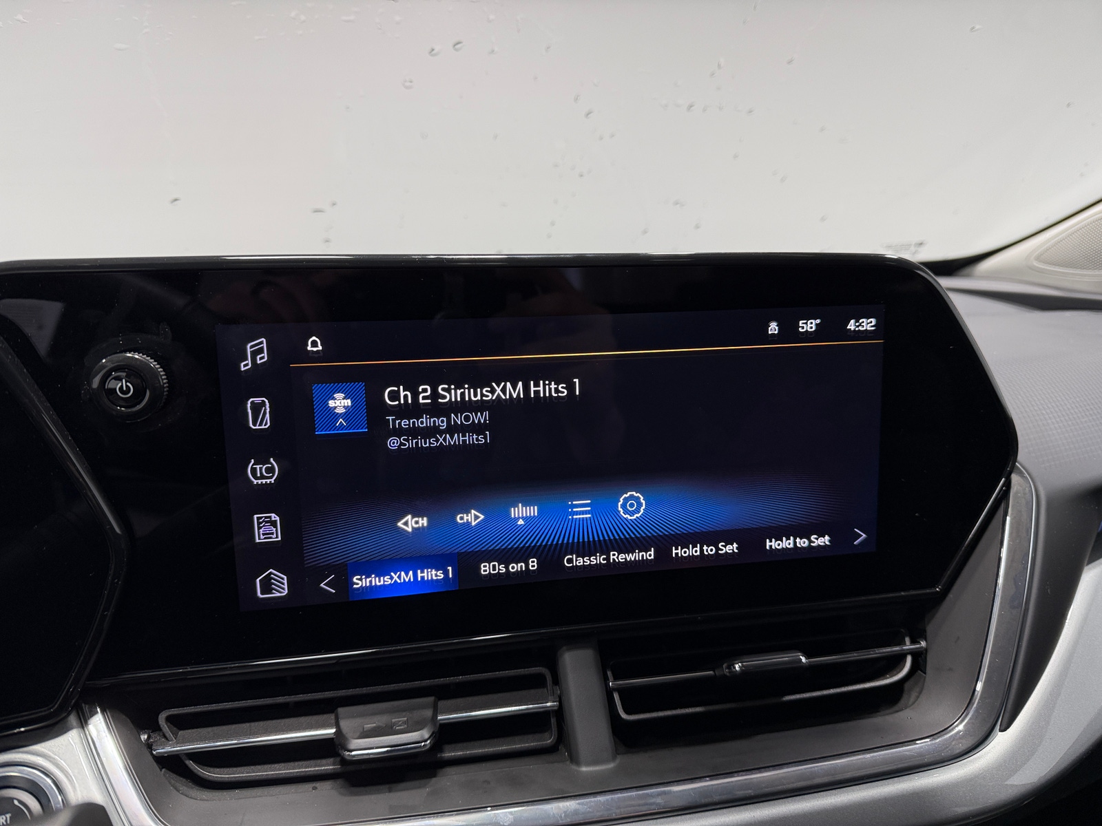 Thumbnail: 2025 Chevrolet Trax - 4