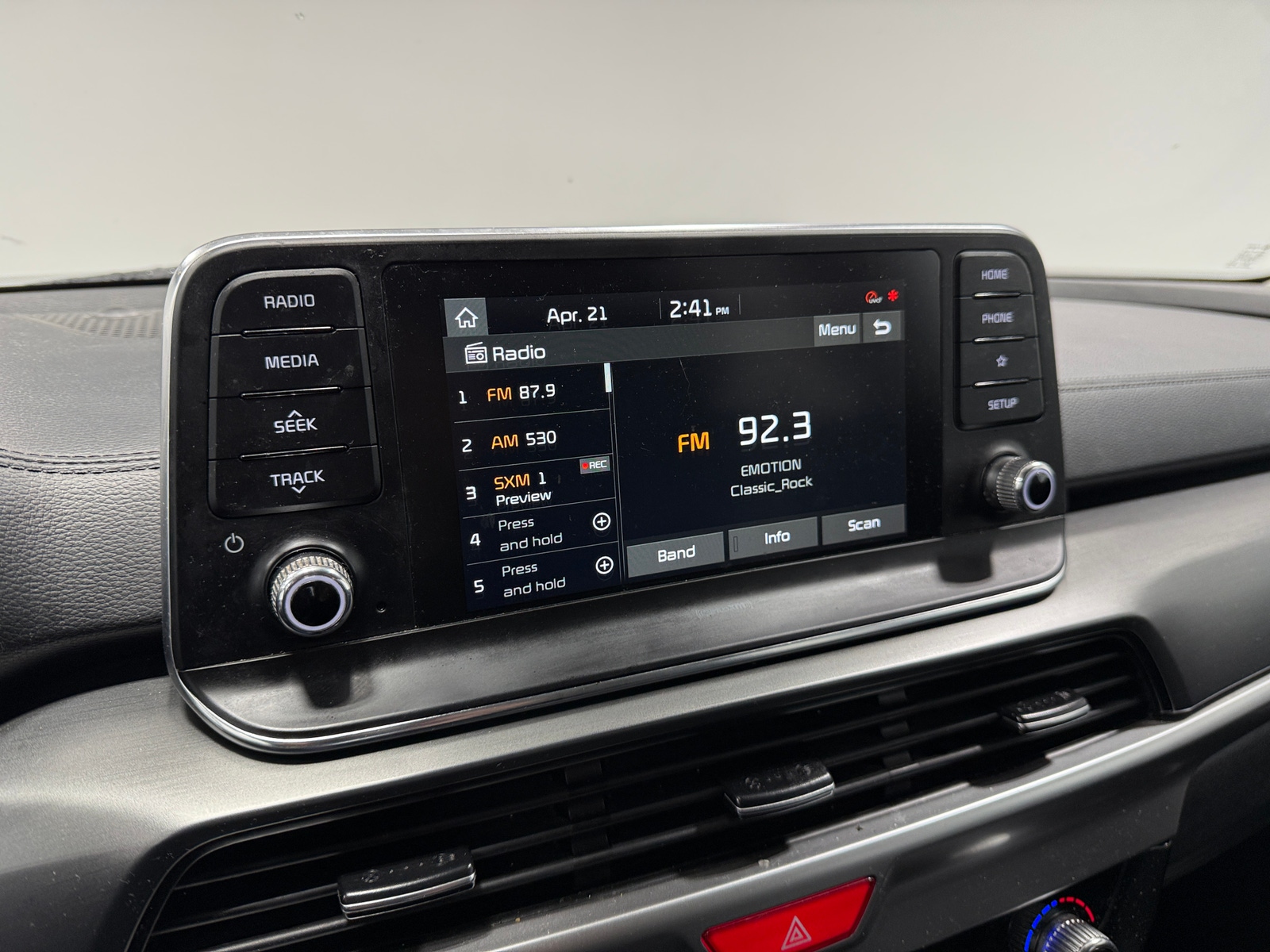 Thumbnail: 2021 Kia Telluride - 3