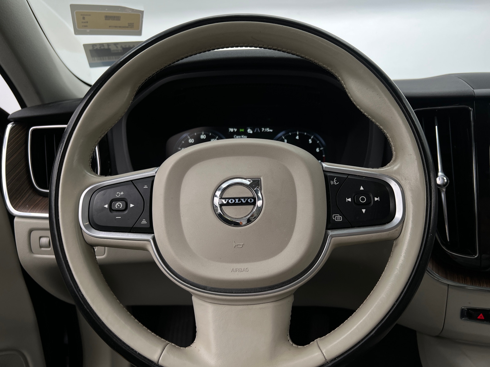 Thumbnail: 2021 Volvo XC60 - 4