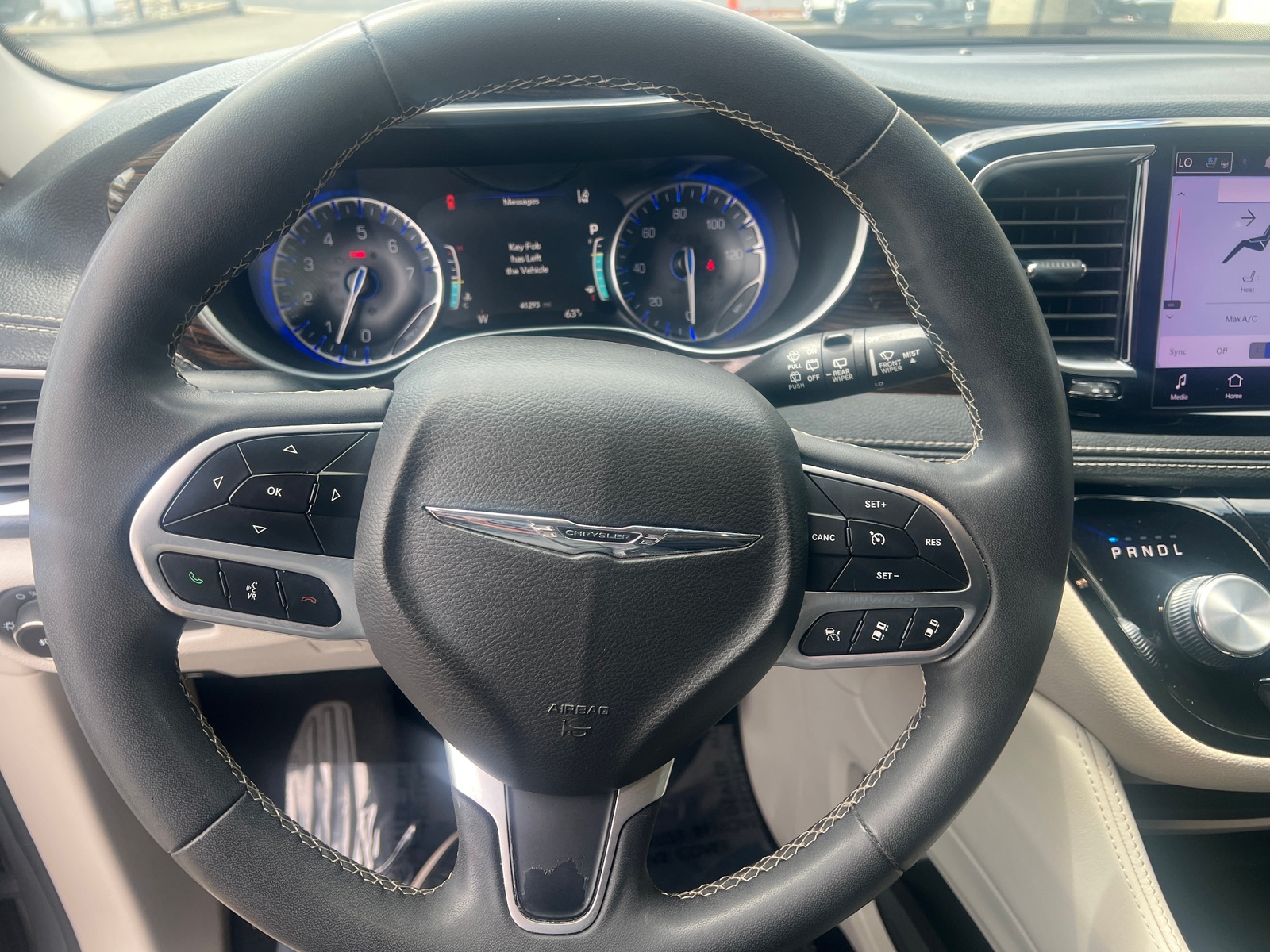 Thumbnail: 2022 Chrysler Pacifica - 4