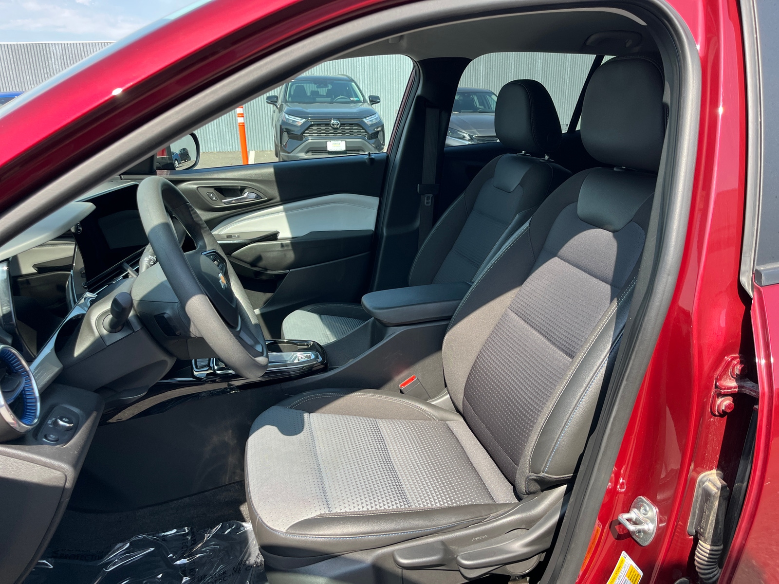 Thumbnail: 2025 Chevrolet Trax - 2