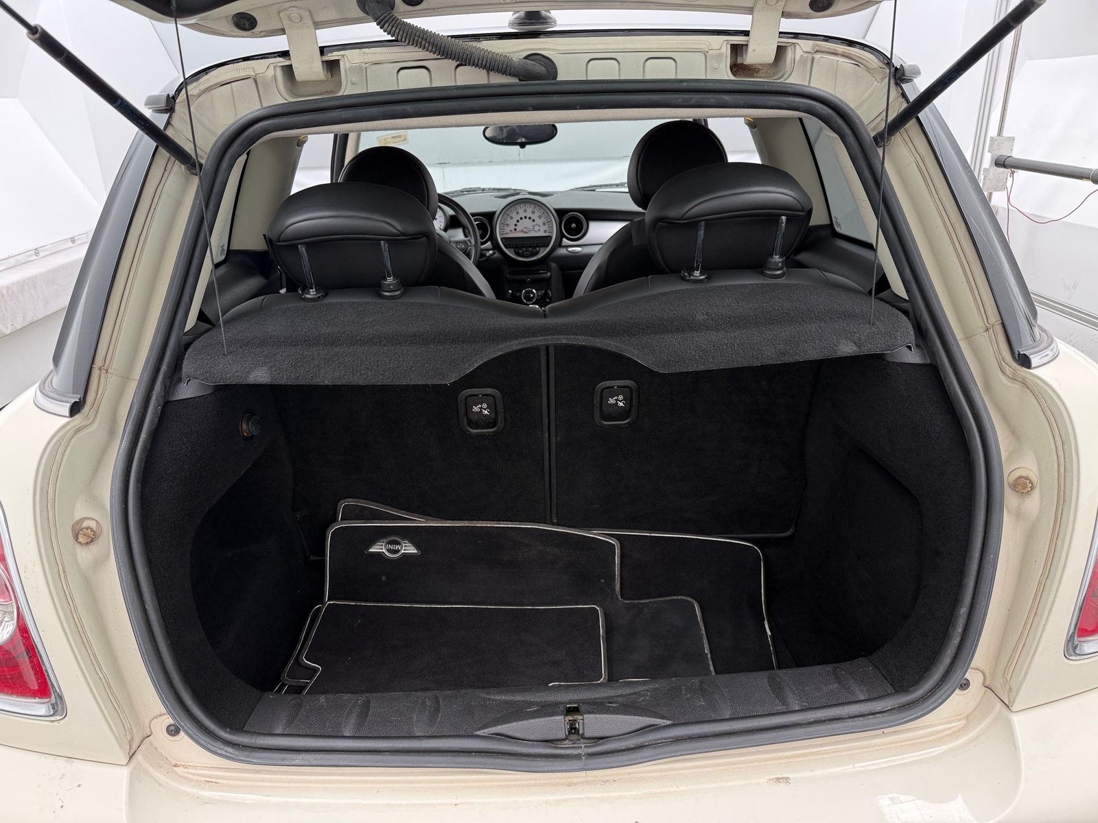 Thumbnail: 2012 MINI Cooper Hardtop - 6