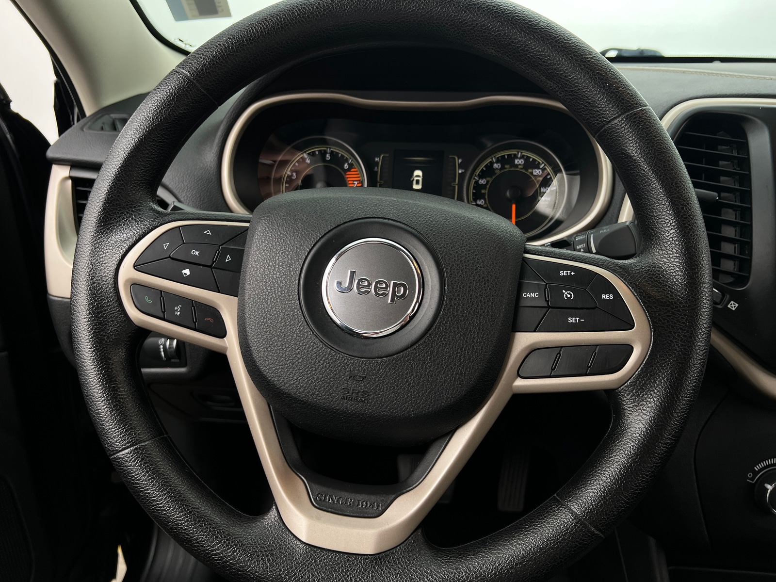 Thumbnail: 2018 Jeep Cherokee - 5