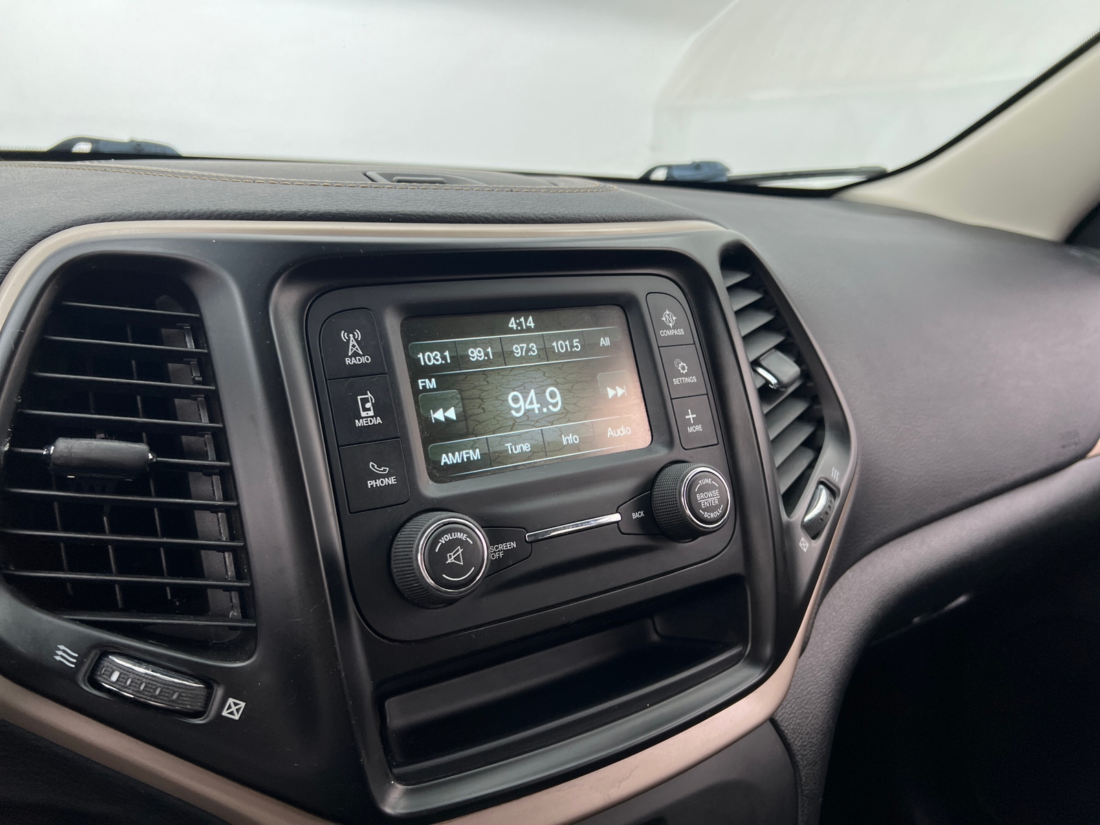 Thumbnail: 2018 Jeep Cherokee - 4