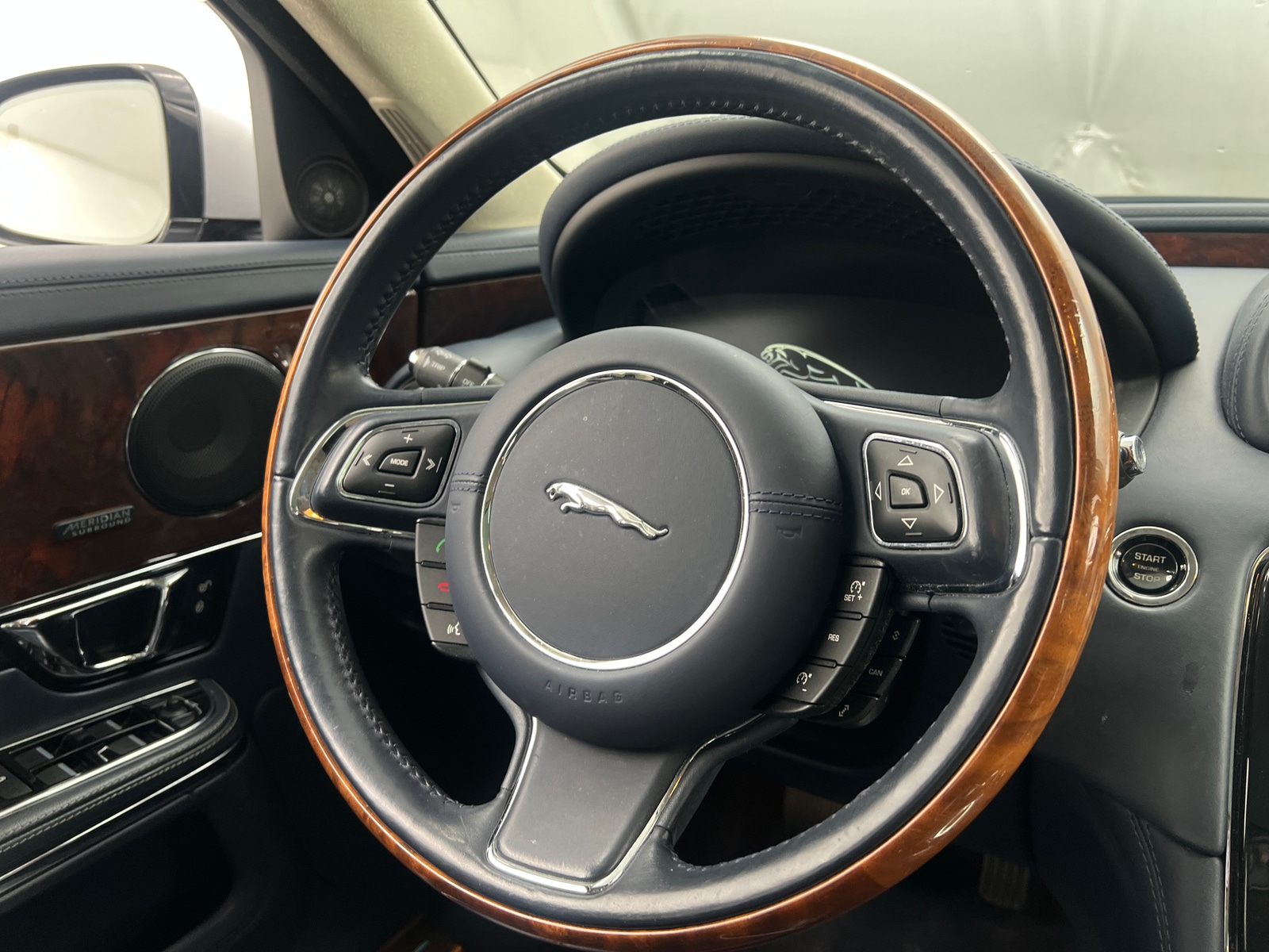 Thumbnail: 2015 Jaguar XJ - 4