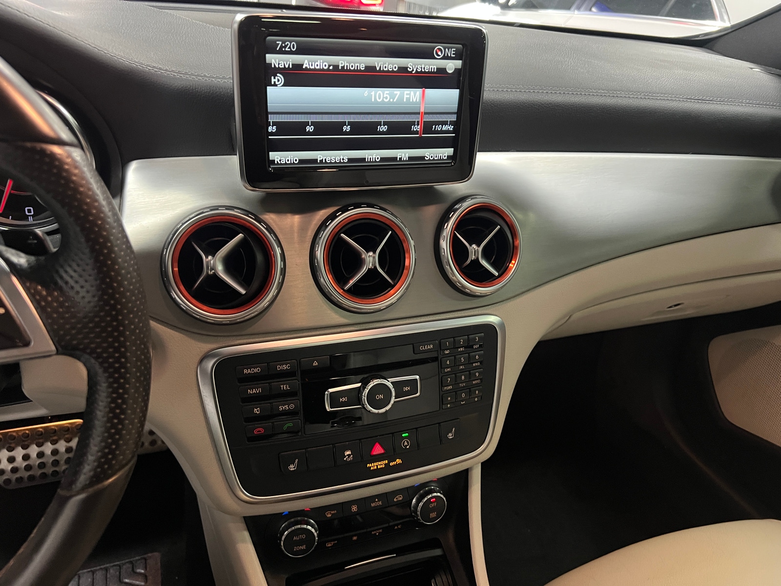 Thumbnail: 2015 Mercedes-Benz GLA - 3