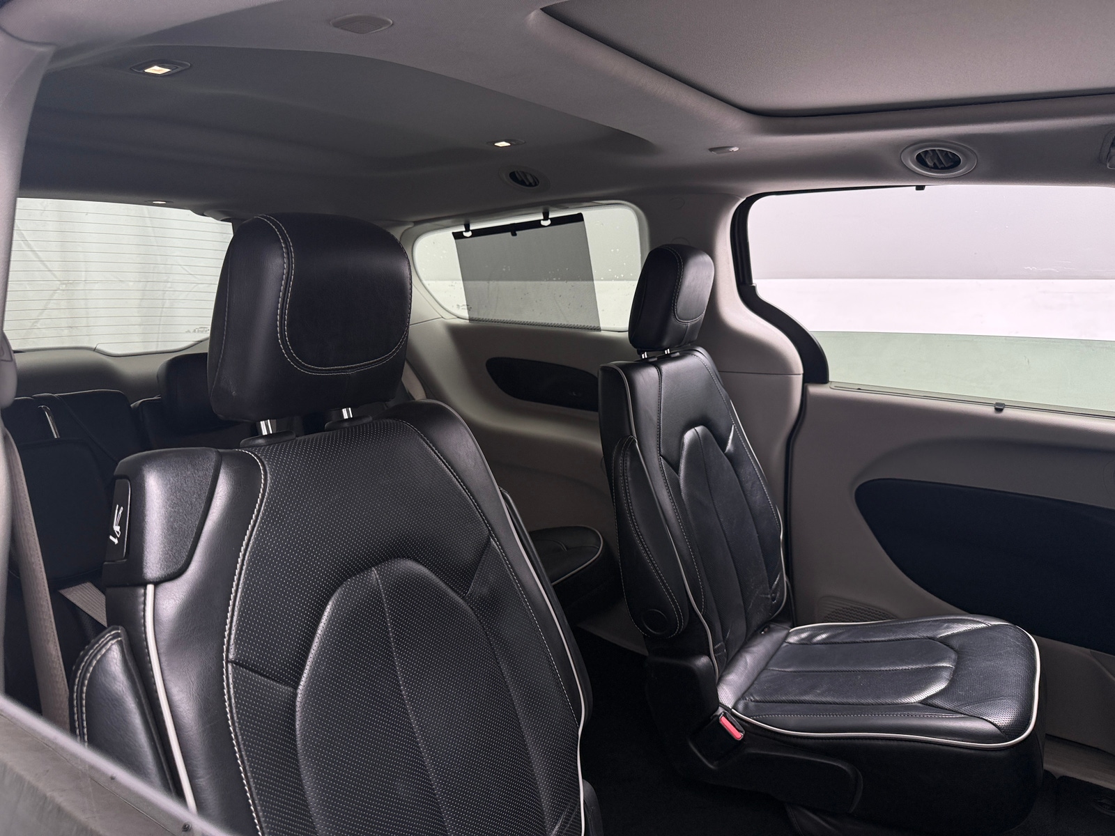 Thumbnail: 2022 Chrysler Pacifica - 5