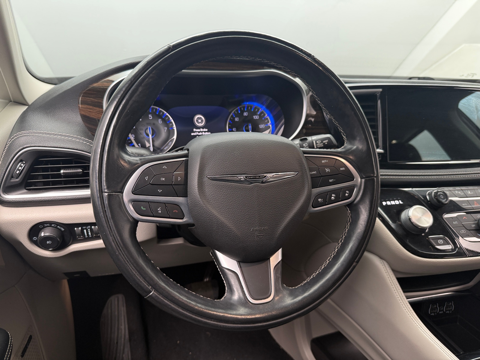 Thumbnail: 2022 Chrysler Pacifica - 4