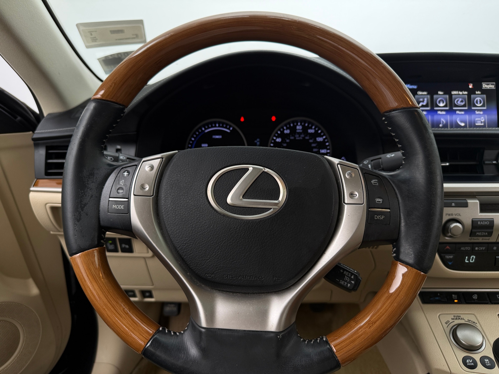 Thumbnail: 2015 Lexus ES - 4