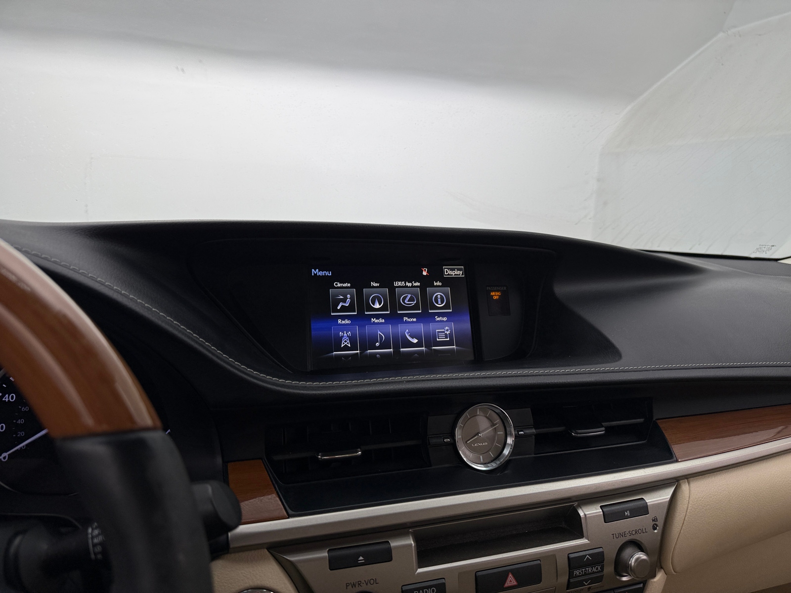 Thumbnail: 2015 Lexus ES - 3