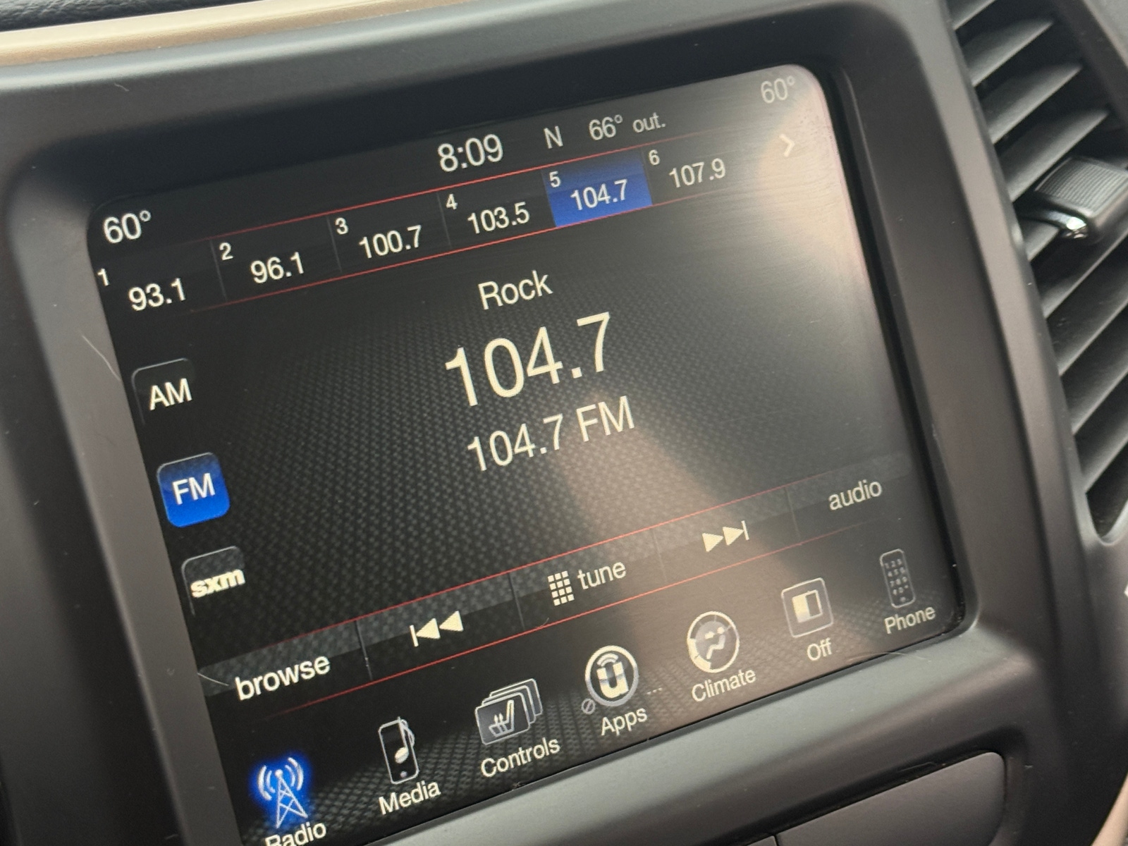 Thumbnail: 2018 Jeep Cherokee - 3