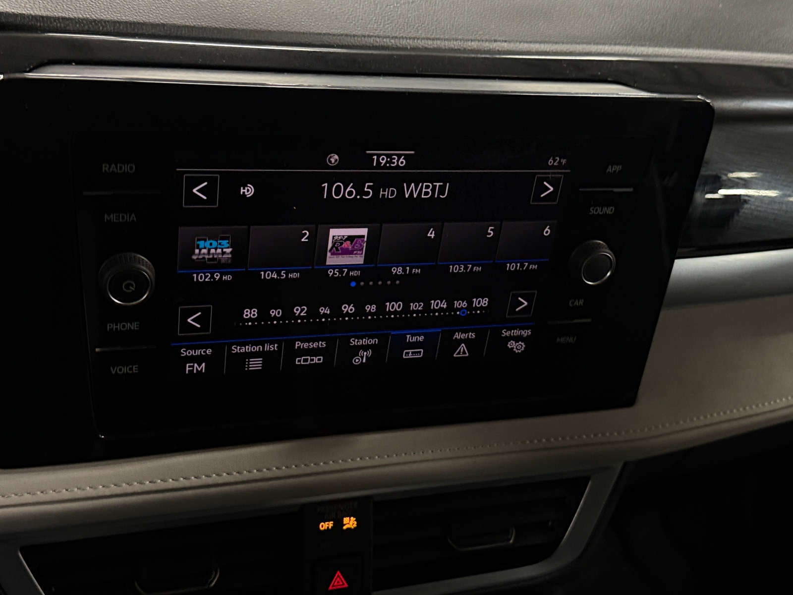 Thumbnail: 2025 Volkswagen Taos - 4