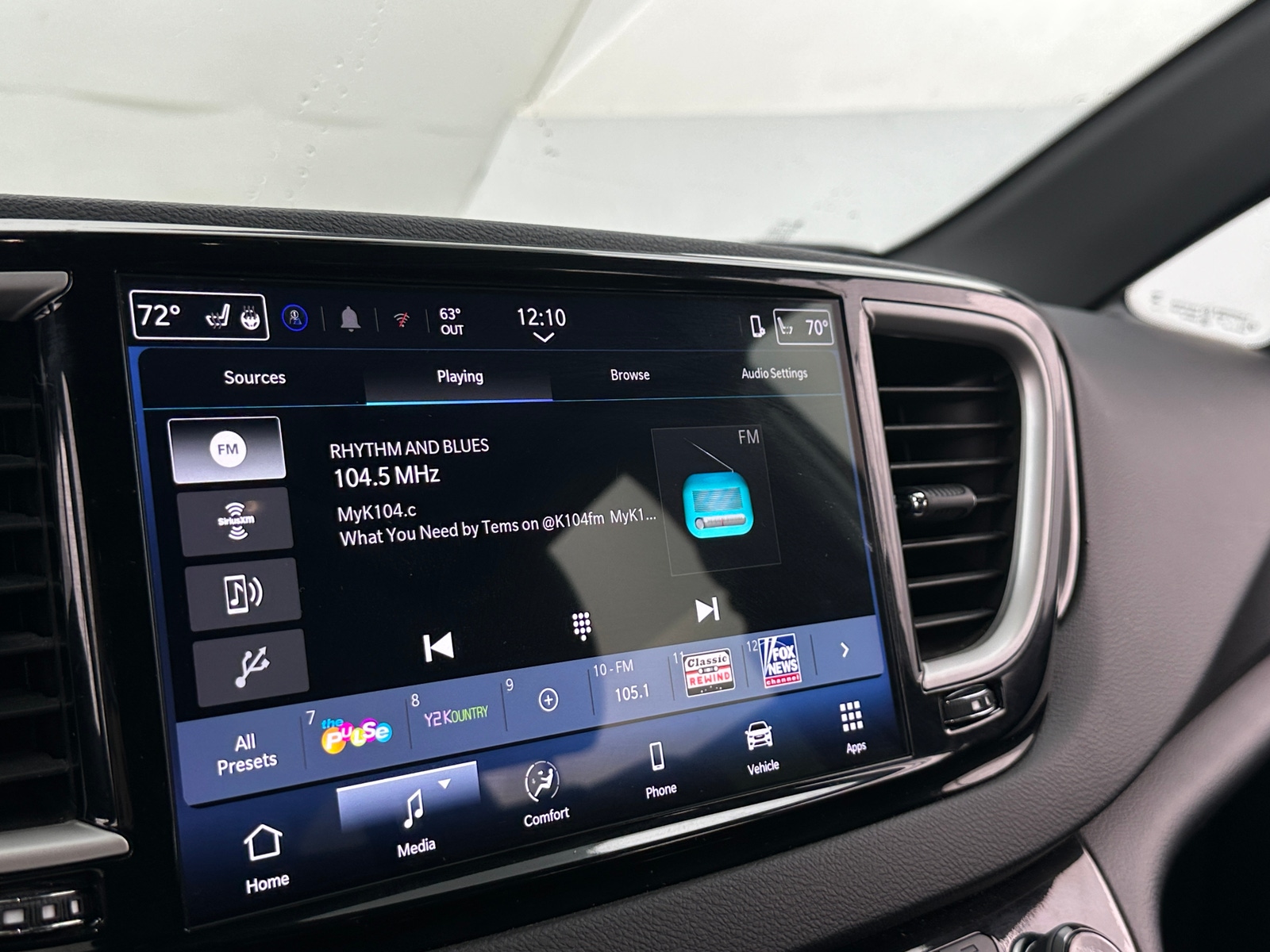 Thumbnail: 2025 Chrysler Pacifica - 3