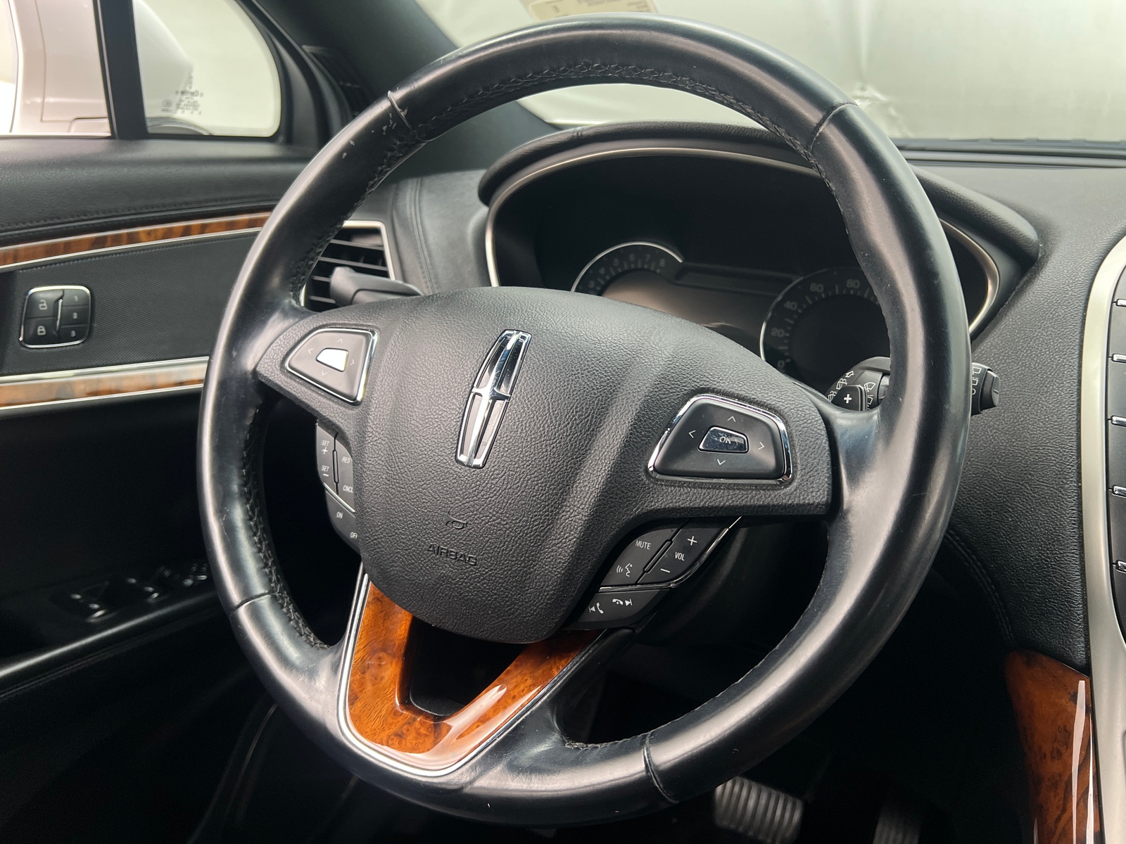 Thumbnail: 2017 Lincoln MKX - 4