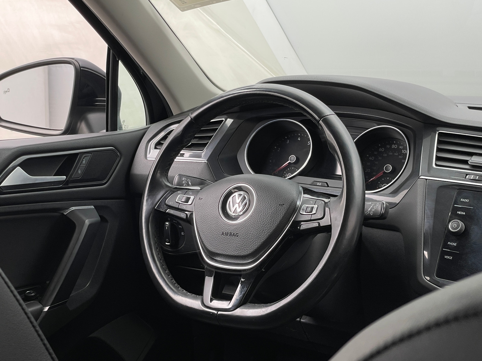 Thumbnail: 2018 Volkswagen Tiguan - 4