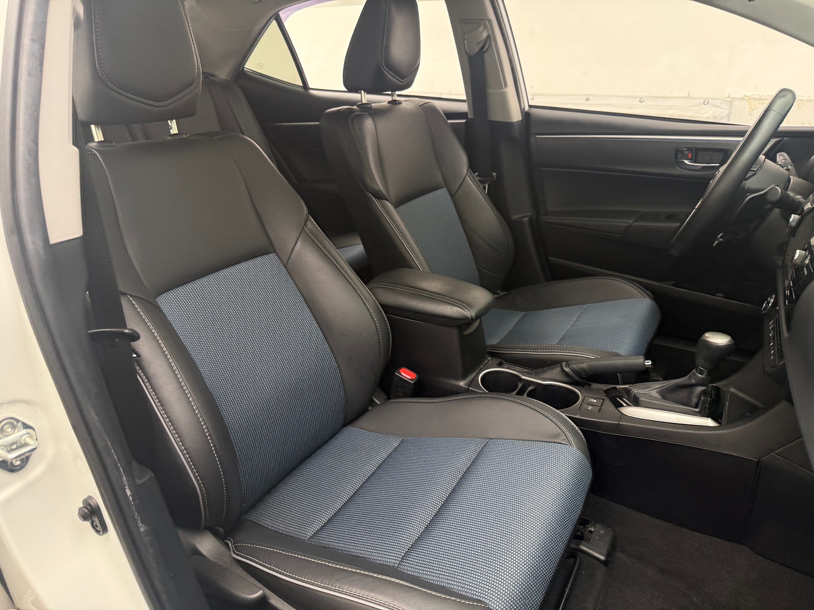 Thumbnail: 2015 Toyota Corolla - 2