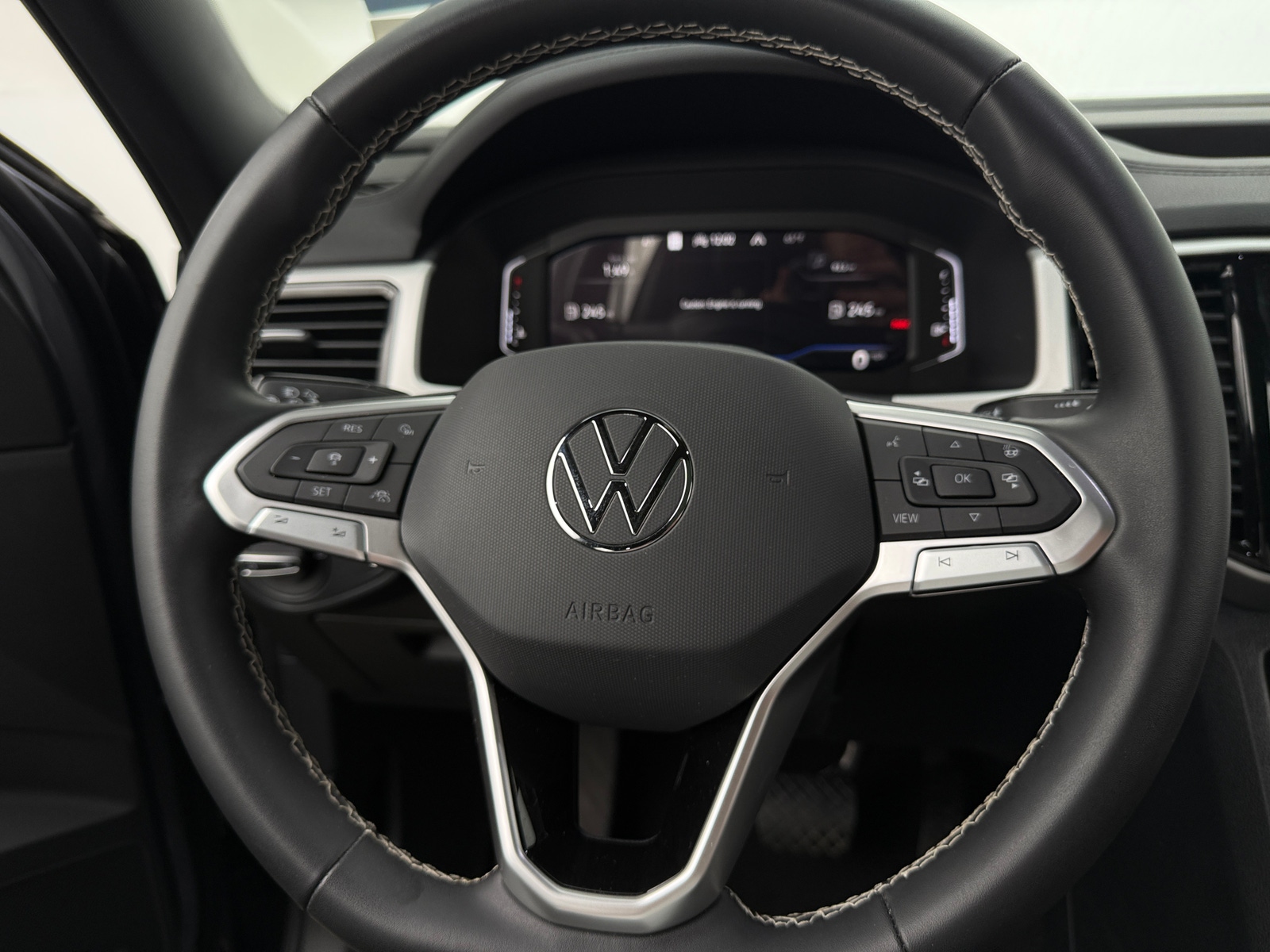 Thumbnail: 2023 Volkswagen Atlas - 4