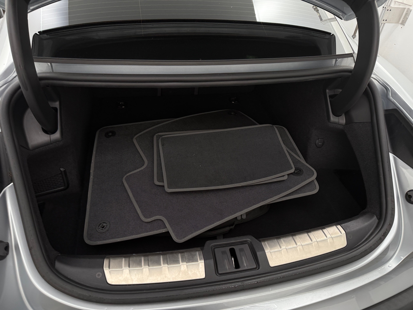 Thumbnail: 2020 Porsche Taycan - 6