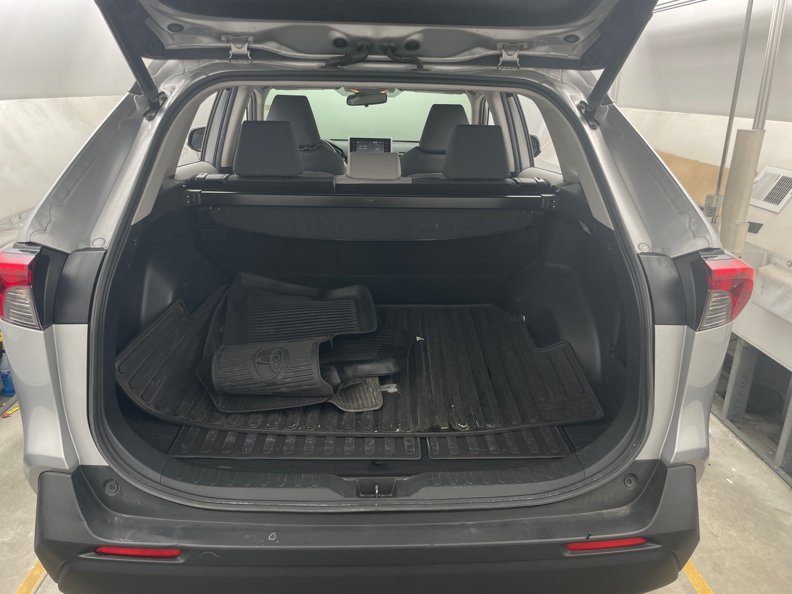 Thumbnail: 2019 Toyota RAV4 - 7