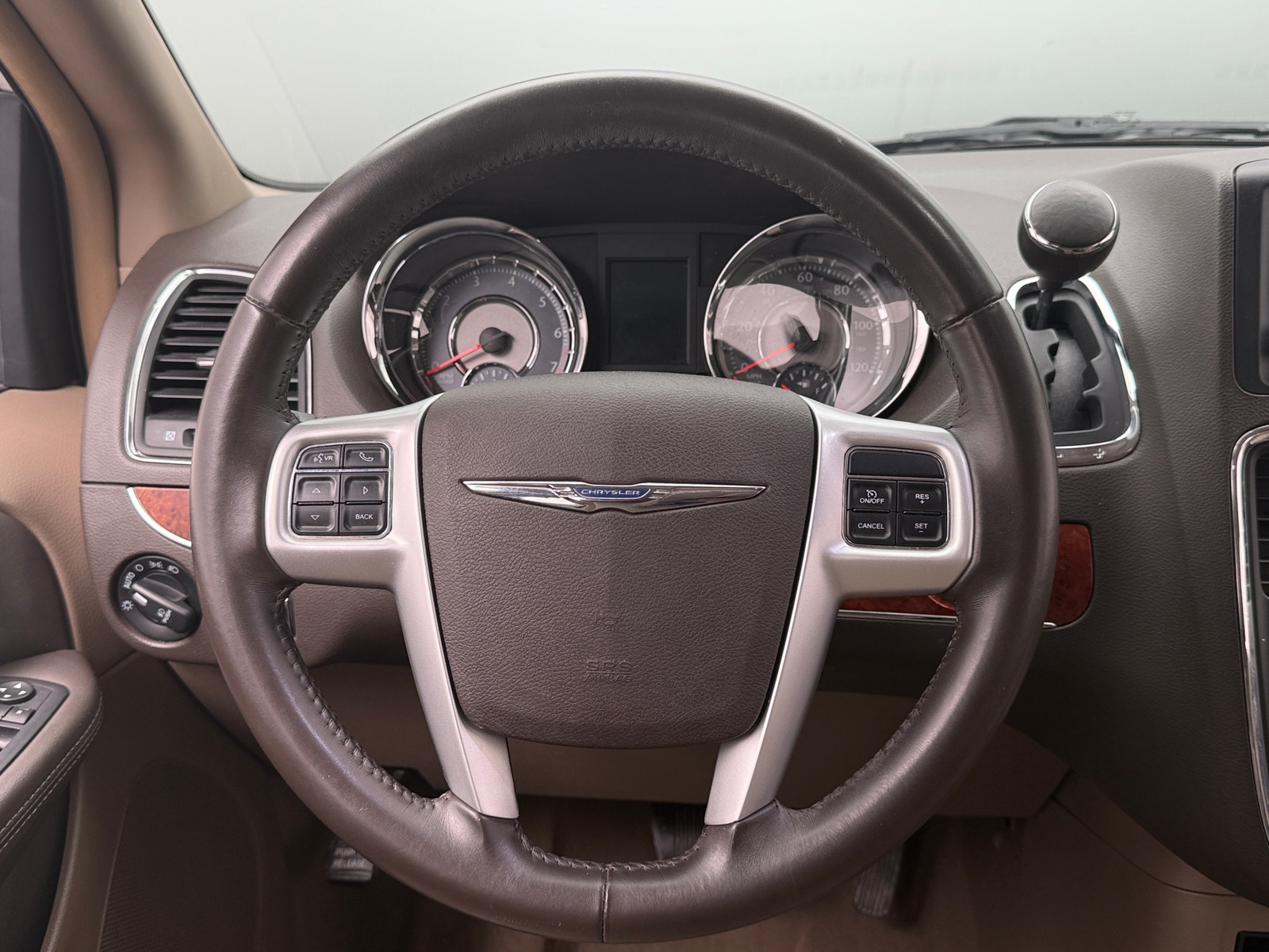 Thumbnail: 2016 Chrysler Town & Country - 4