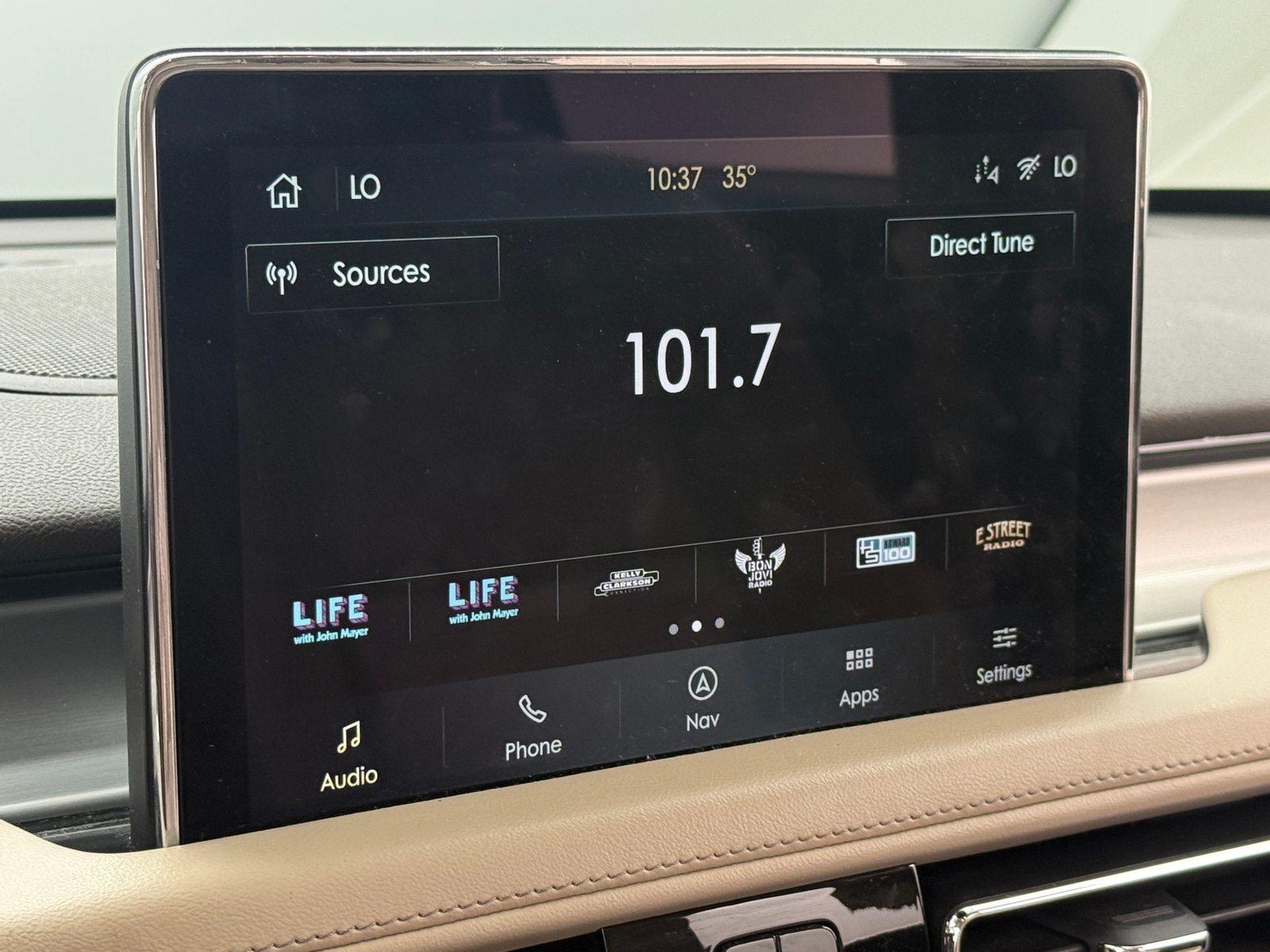 Thumbnail: 2021 Lincoln Aviator - 3