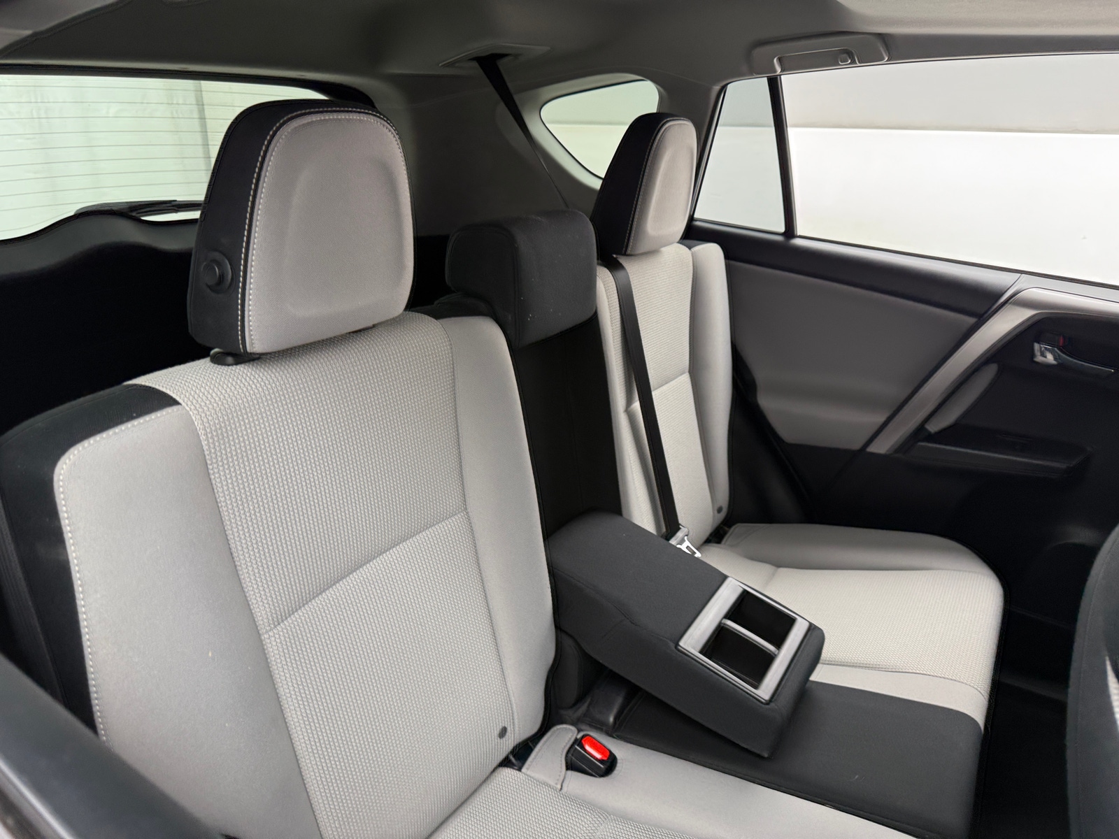 Thumbnail: 2017 Toyota RAV4 - 6