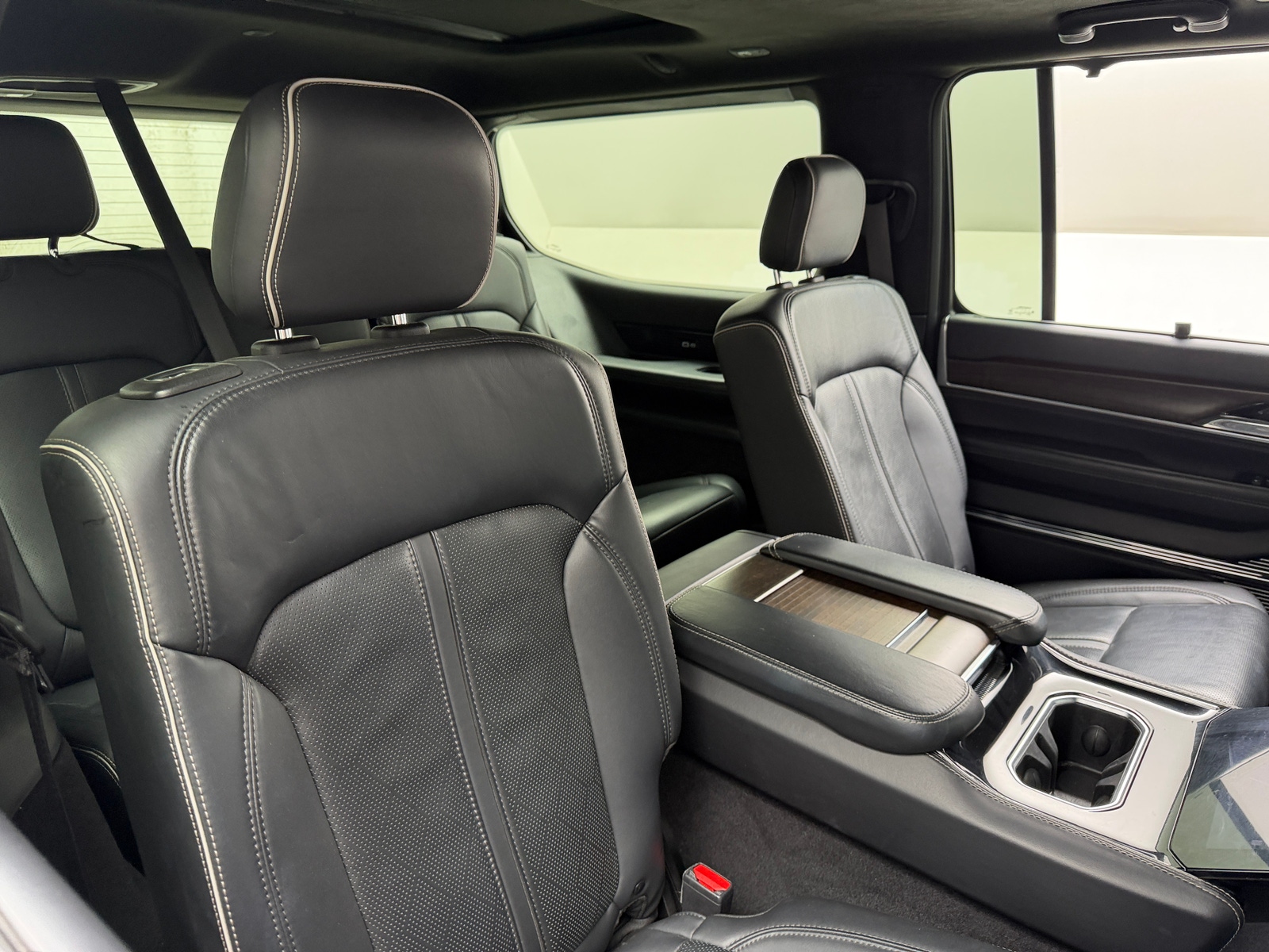 Thumbnail: 2023 Jeep Grand Wagoneer - 5