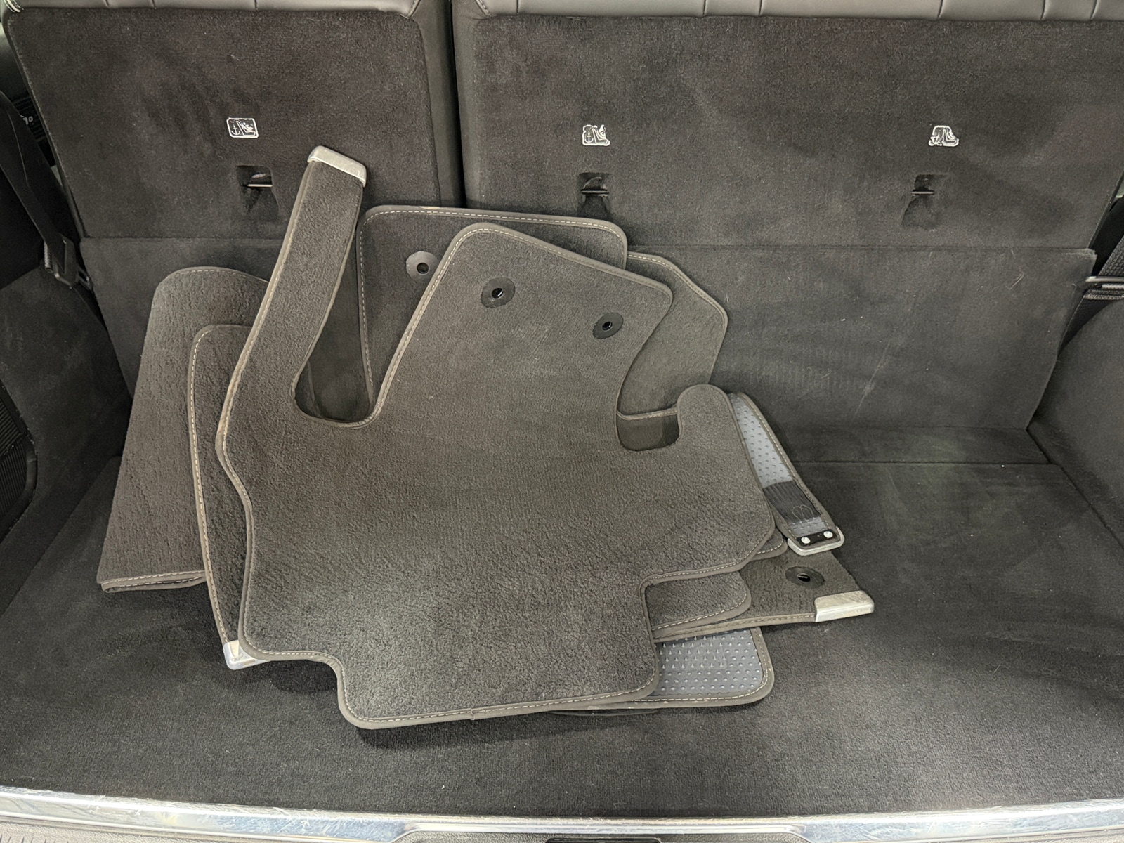 Thumbnail: 2023 Jeep Grand Wagoneer - 6