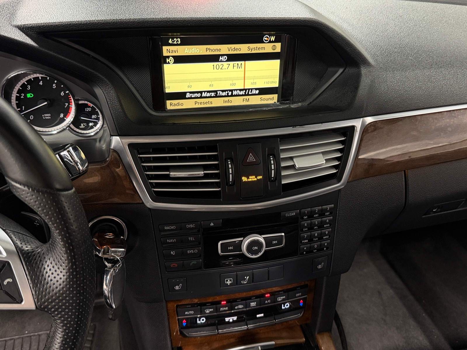 Thumbnail: 2012 Mercedes-Benz E-Class - 3