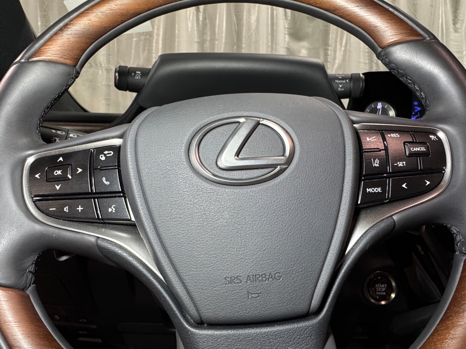 Thumbnail: 2024 Lexus ES - 4