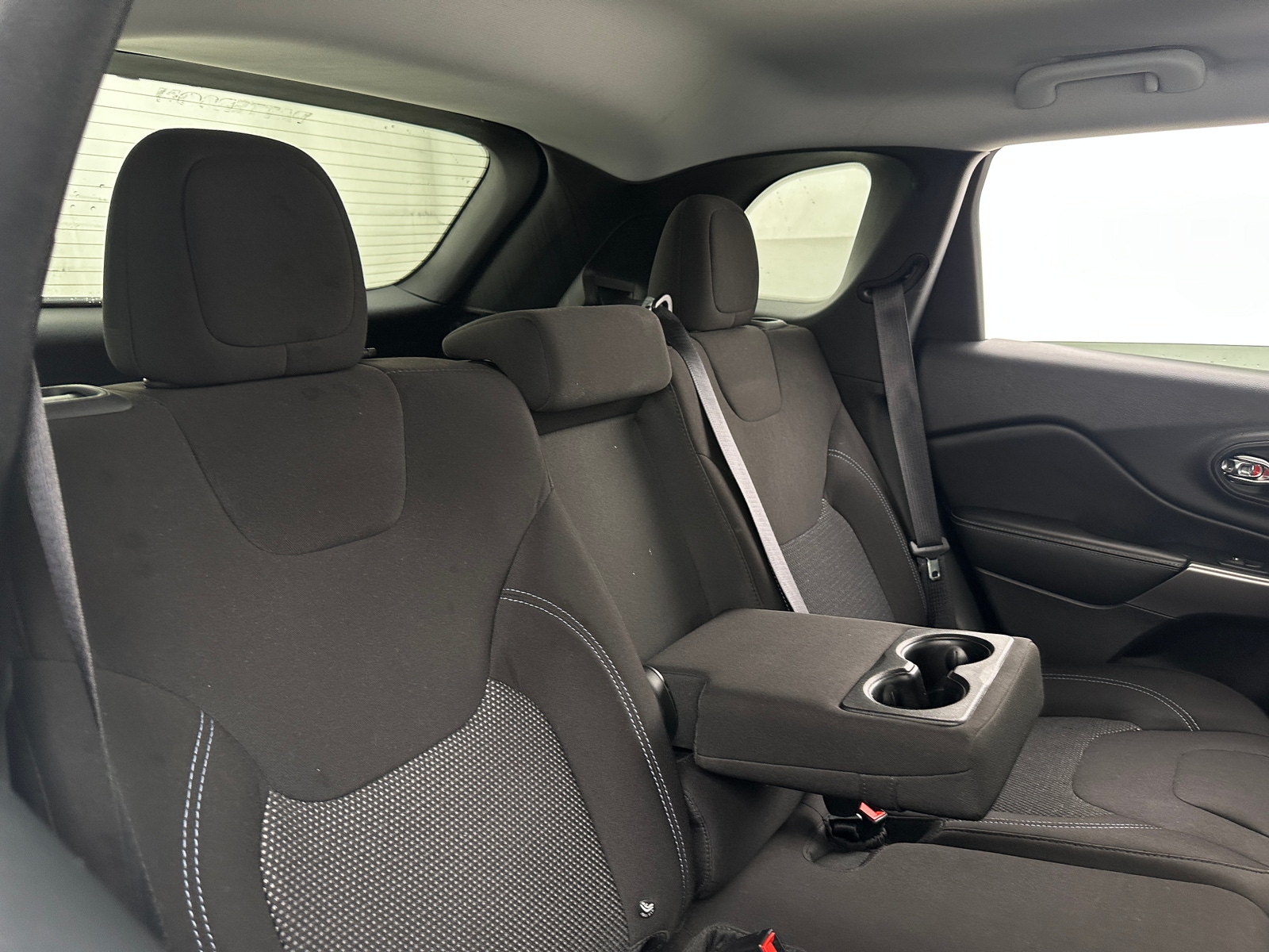 Thumbnail: 2019 Jeep Cherokee - 6