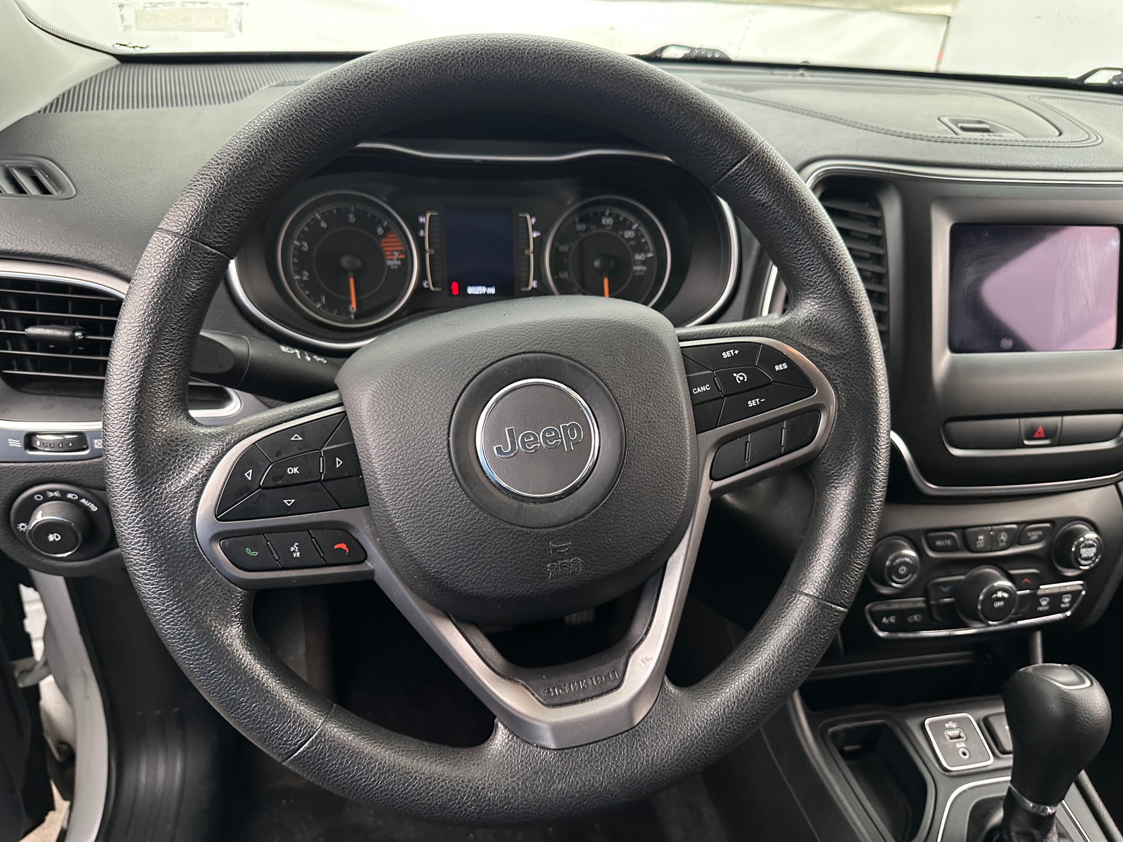 Thumbnail: 2019 Jeep Cherokee - 5