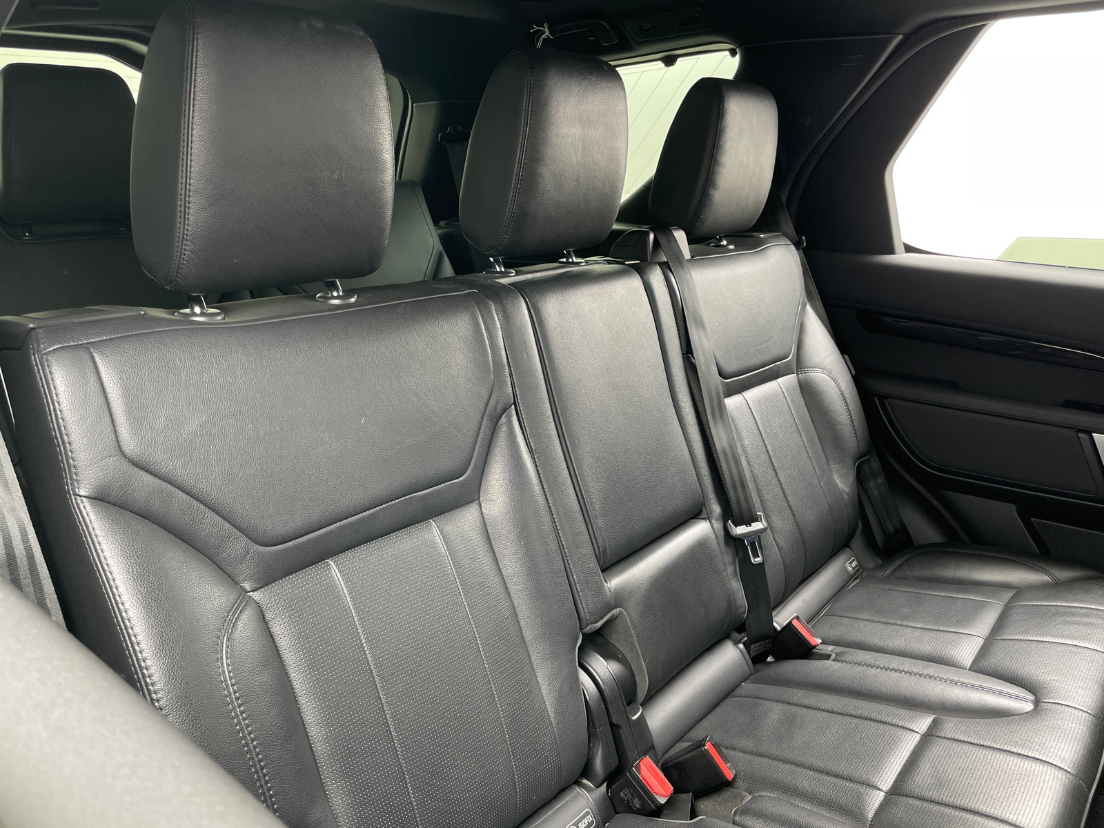 Thumbnail: 2019 Land Rover Discovery - 5